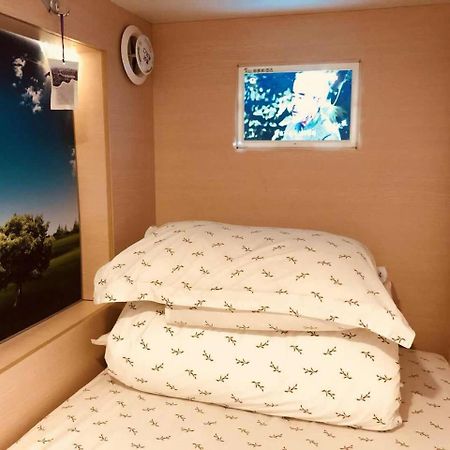 The Olive Tree Capsule Hostel Shenzhen Eksteriør billede